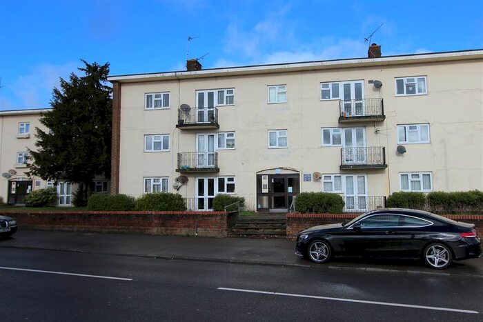 2 Bedroom Flat To Rent In Long Chaulden, Hemel Hempstead, Hertfordshire, HP1