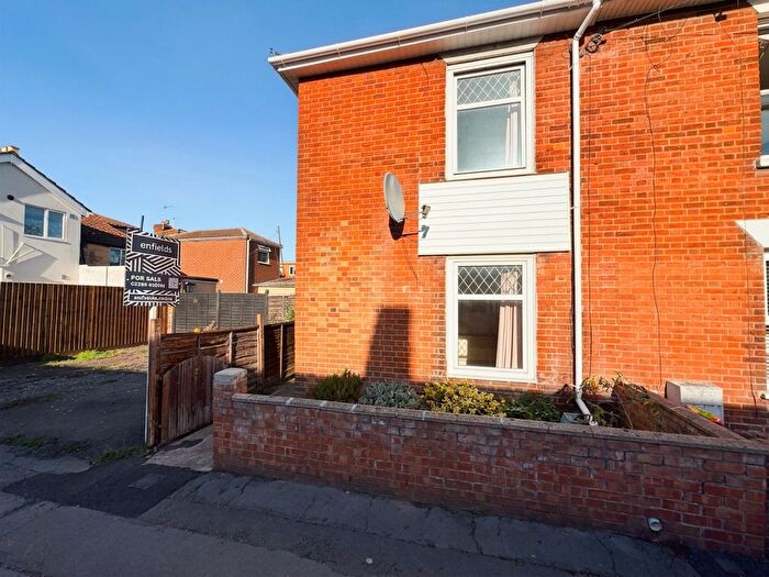 3 Bedroom Semi-Detached House For Sale In Trafalgar Road, Southampton, SO15