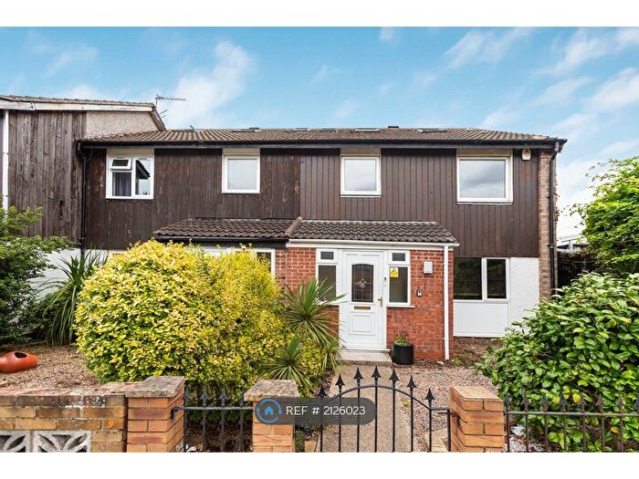 4 Bedroom End Of Terrace House To Rent In Vicarage Lane, London, E15