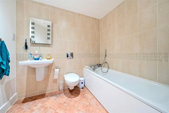 2 Bedroom Flat For Sale In Oakwood Avenue, Beckenham, BR3