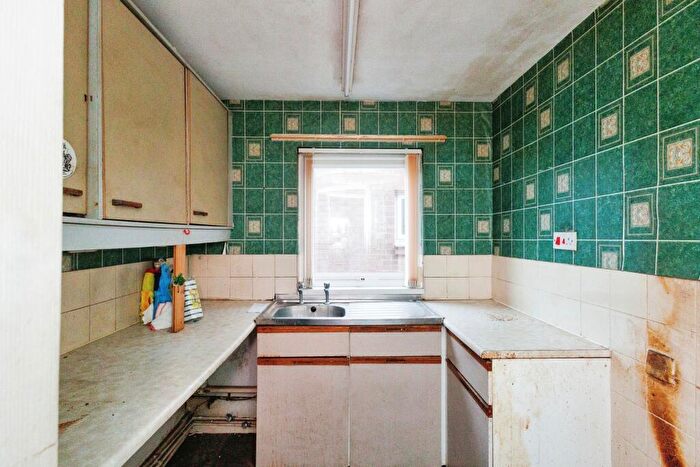2 Bedroom Flat For Sale In City Avenue, Denton, Manchester, Greater Manchester, M34