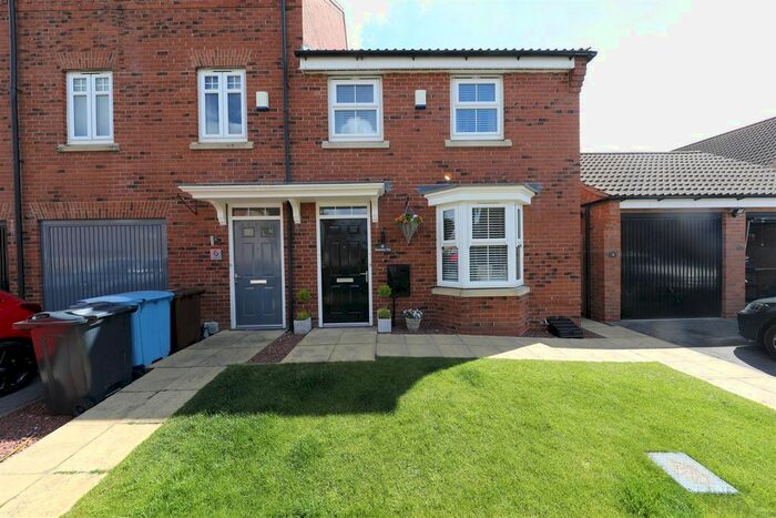 3 Bedroom End Terrace House For Sale In Ravensbury Park, Kingswood, Hull, HU7