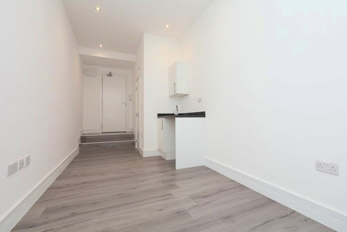 Studio To Rent In The Fairway, Northolt, UB5