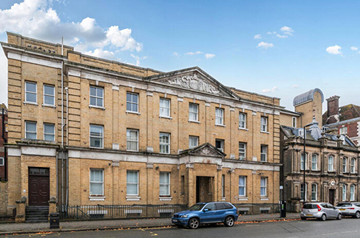 2 Bedroom Maisonette For Sale In Canute Road, Ocean Village, Southampton, Hampshire, SO14