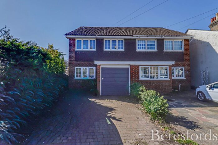 3 Bedroom Semi Detached House For Sale In Milton Road, Warley, CM14