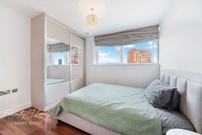 2 Bedroom Apartment To Rent In Blackwall Way, London, E14