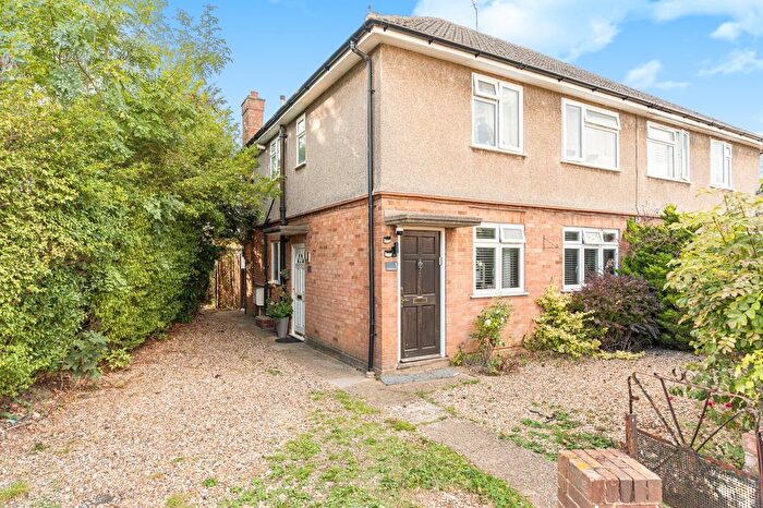 2 Bedroom Flat For Sale In Russell Crescent, Watford, Hertfordshire, WD25
