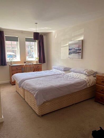 2 Bedroom Flat For Sale In Friar Court, Worcester, WR1