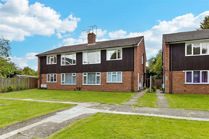 2 Bedroom Maisonette For Sale In Raymond Avenue, Canterbury, Kent, CT1