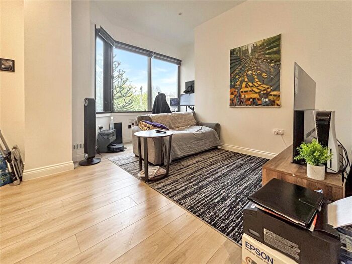 1 Bedroom Apartment To Rent In London Road, Slough, Berkshire, SL3