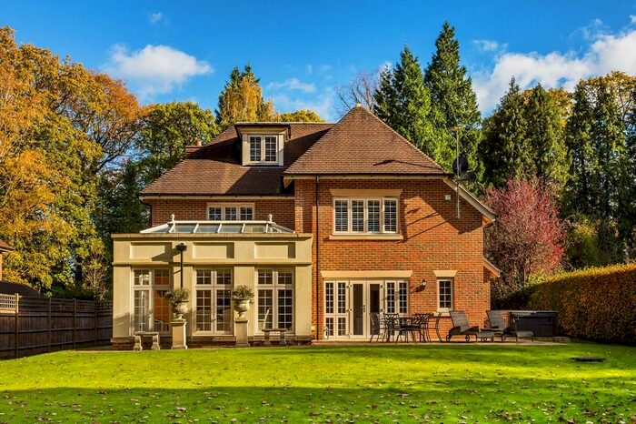 5 Bedroom Detached House To Rent In Dormans Park, RH19