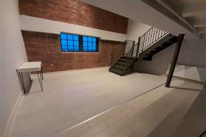 2 Bedroom Flat To Rent In Tobacco Warehouse, Liverpool L3