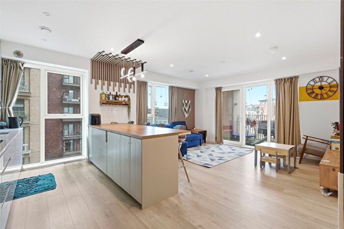 3 Bedroom Flat For Sale In Tyburn Gardens, Peto Street North, Canning Town, Newham, London, E16