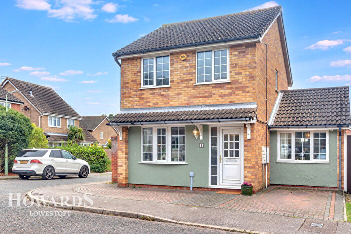 3 Bedroom Detached House For Sale In Dovedale, Lowestoft, NR33
