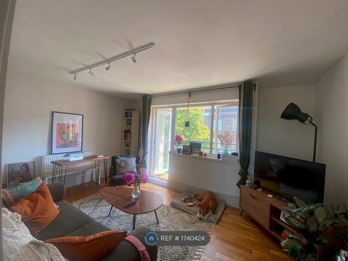 2 Bedroom Flat To Rent In Meeting House Lane, London, SE15