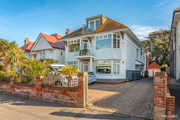 2 Bedroom Maisonette For Sale In Woodland Avenue, Bournemouth, Dorset, BH5