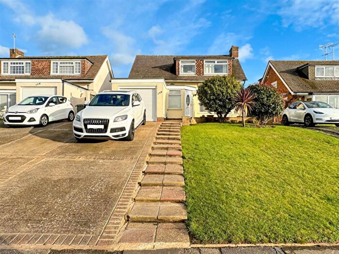 3 Bedroom Property For Sale In Highdown Drive, Wick, Littlehampton, BN17