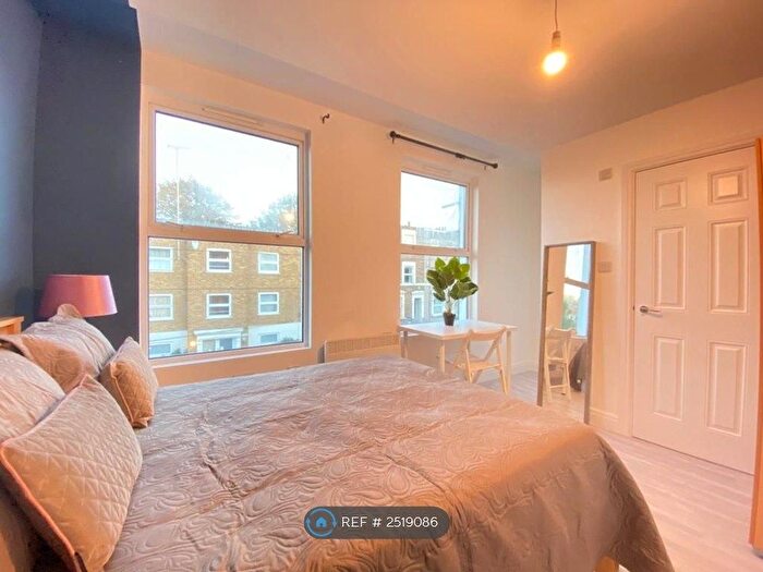 Studio To Rent In Brook Road, Merstham, Redhill, RH1