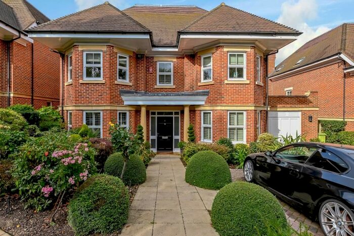 5 Bedroom Detached House To Rent In Glynswood Place, Northwood, HA6
