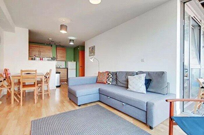 2 Bedroom Apartment To Rent In Umberston Street, Whitechapel, E1