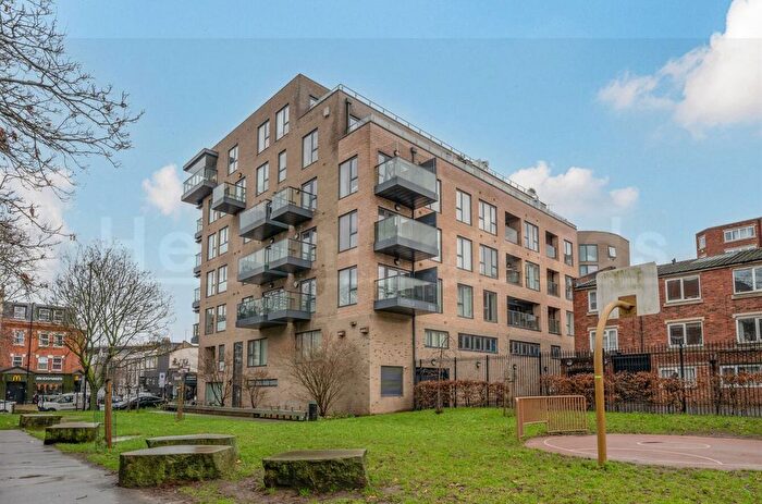 2 Bedroom Flat For Sale In Holloway Road, London, N7