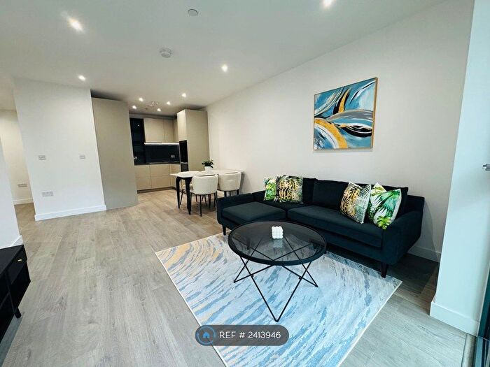 1 Bedroom Flat To Rent In Scarlet Court, London, N4