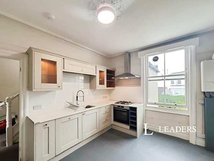 2 Bedroom Flat To Rent In Queens Park Road, Brighton, East Sussex, BN2
