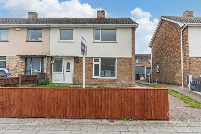 3 Bedroom Semi-Detached House For Sale In Braemar Road, Forest Town, Mansfield, NG19