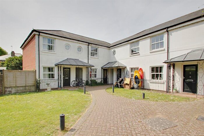 2 Bedroom House To Rent In Hathaway Mews, Worthing, BN11