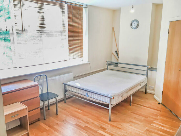 Studio To Rent In Kenton Road, Harrow, Greater London, HA3