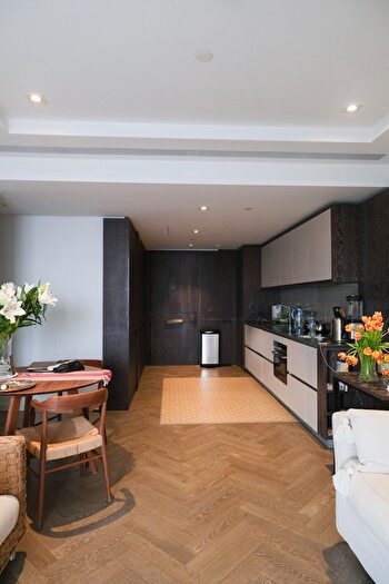 2 Bedroom Flat To Rent In Circus Road West, Battersea Power Station, SW11