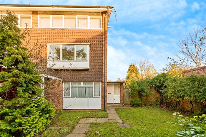 2 Bedroom Maisonette For Sale In Watermill Close, Richmond, TW10