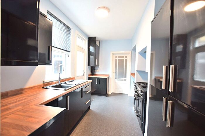 3 Bedroom Flat To Rent In Chesterwood Terrace, Gateshead, NE10