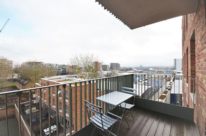 1 Bedroom Flat To Rent In Rosenburg Road, London, W3
