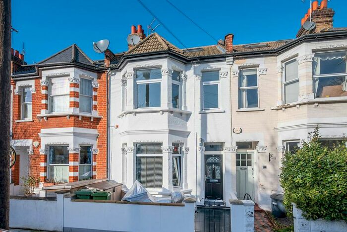 2 Bedroom Flat To Rent In Vanderbilt Road, Earlsfield, London, SW18