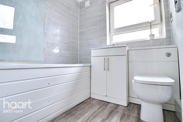 1 Bedroom Flat To Rent In Market Street, London, E6