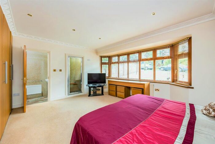 4 Bedroom Detached House For Sale In Graham Avenue, Patcham, Brighton, BN1