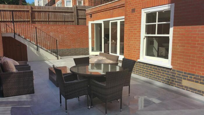 3 Bedroom Flat To Rent In Lyndhurst Road, London, NW3