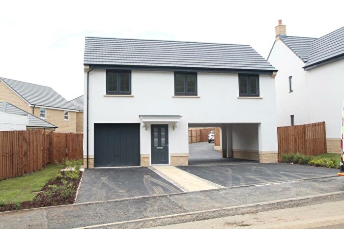 2 Bedroom Flat To Rent In Springwood Crescent, Bramhope, Leeds, West Yorkshire, LS16