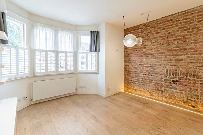 1 Bedroom Flat To Rent In Denbigh Road, Ealing, W13