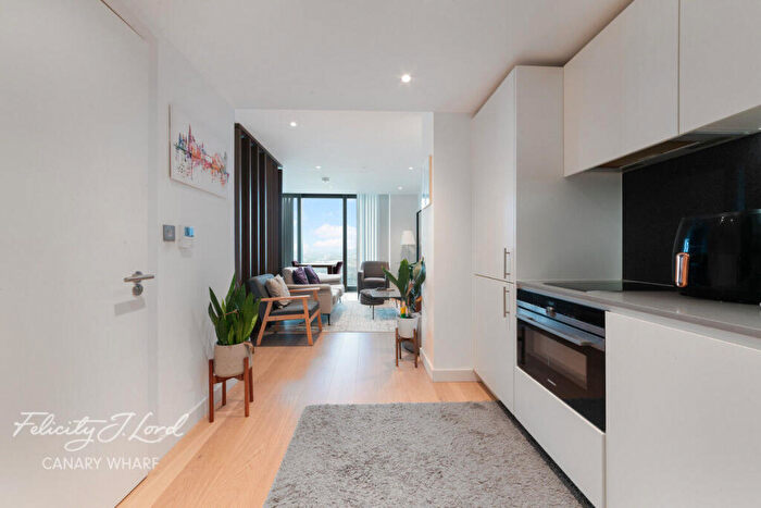 Studio For Sale In Landmark Pinnacle, Marsh Wall, London, E14