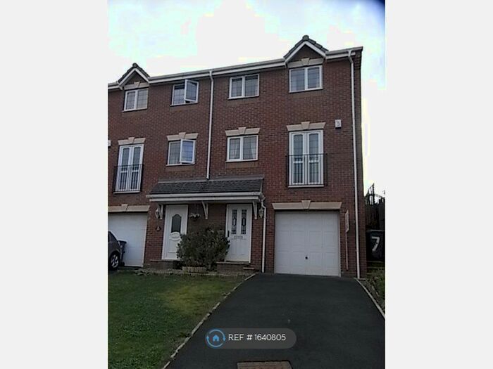 3 Bedroom Semi-Detached House To Rent In Foxen Croft, Barnsley, S71