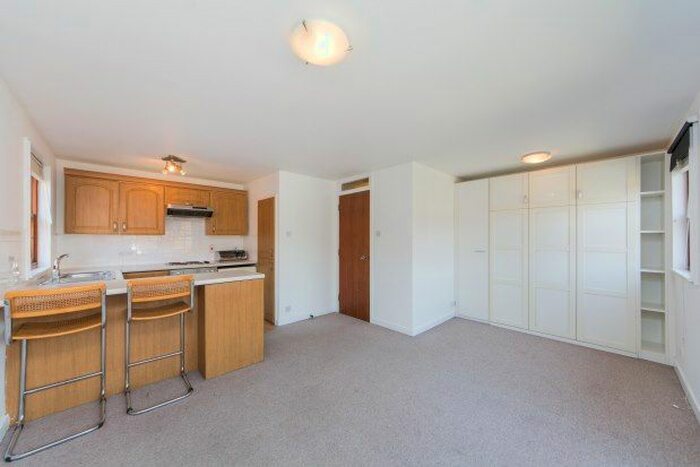 Studio To Rent In Mayfield Road, London, W12