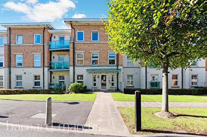 2 Bedroom Flat For Sale In Highbury Drive, Leatherhead, KT22