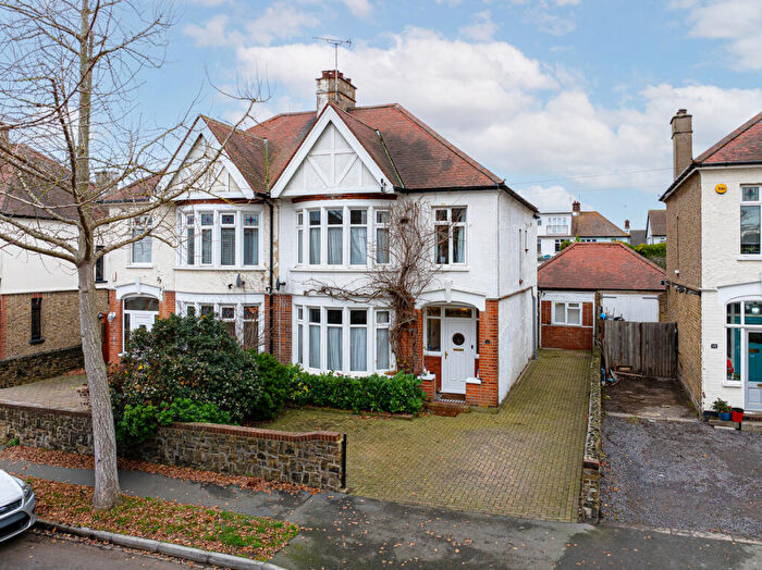 4 Bedroom Semi Detached House For Sale In Sackville Road, Southend-on-sea, SS2