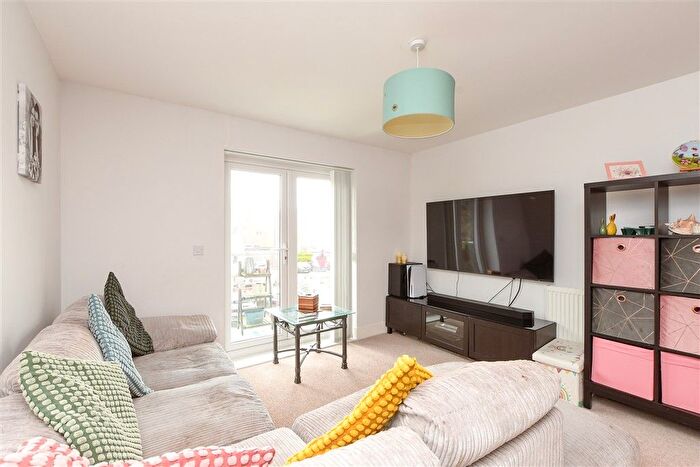 2 Bedroom Flat For Sale In The Kilns, Redhill, Surrey, RH1