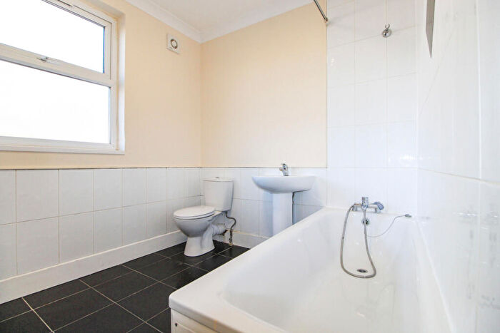 1 Bedroom Maisonette To Rent In Herga Road, Harrow Weald, Harrow, HA3