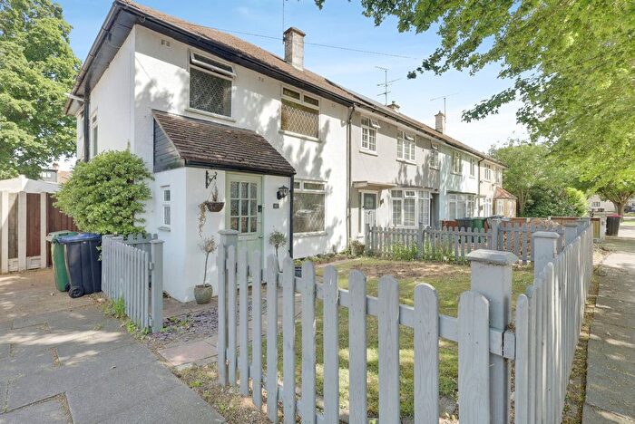 3 Bedroom End Of Terrace House For Sale In Broomfield Avenue, Leigh-On-Sea, SS9
