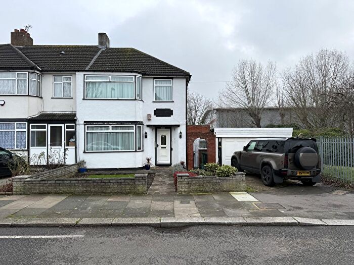 3 Bedroom End Of Terrace House For Sale In Carr Road, Northolt, UB5