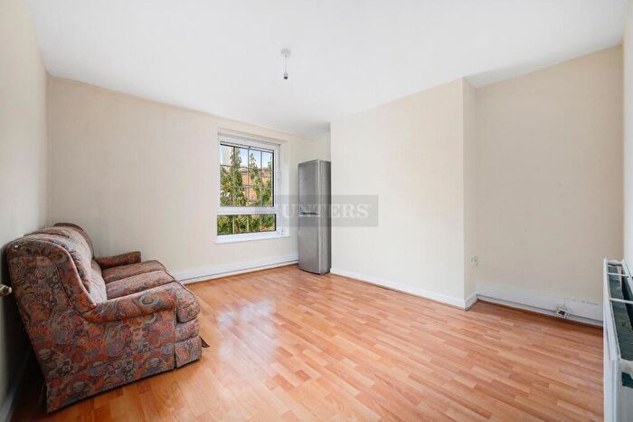 2 Bedroom Flat To Rent In Corry House, Wades Place, London, E1